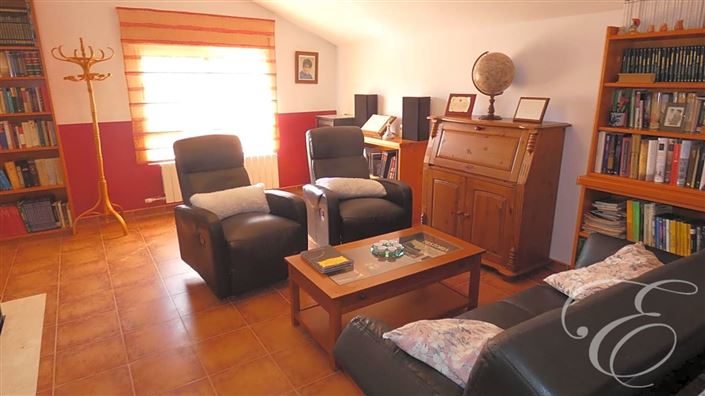 Image No.10-3 Bed Property for sale