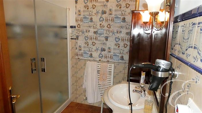 Image No.12-3 Bed Property for sale