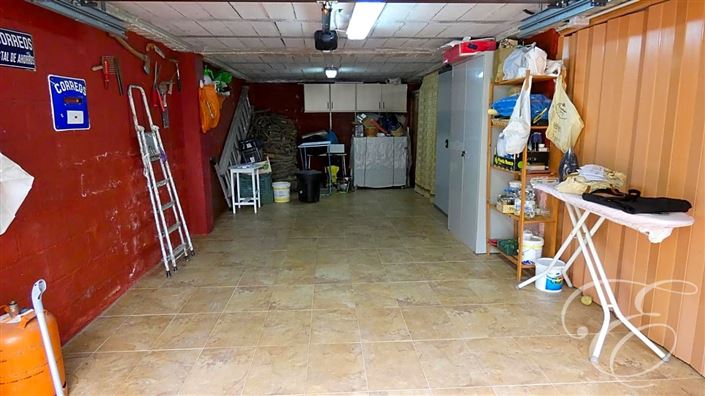 Image No.17-3 Bed Property for sale