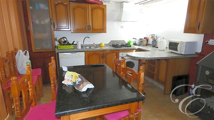 Image No.18-3 Bed Property for sale