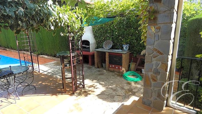 Image No.20-3 Bed Property for sale