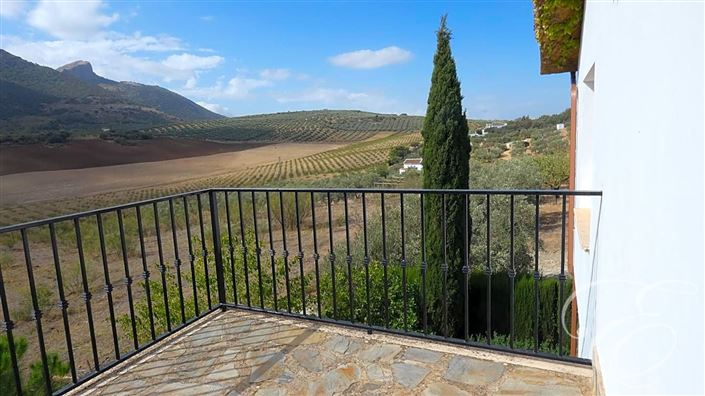 Image No.3-3 Bed Property for sale