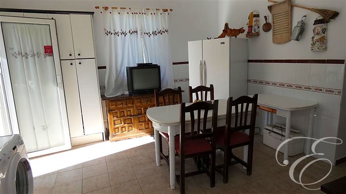 Image No.10-6 Bed Property for sale