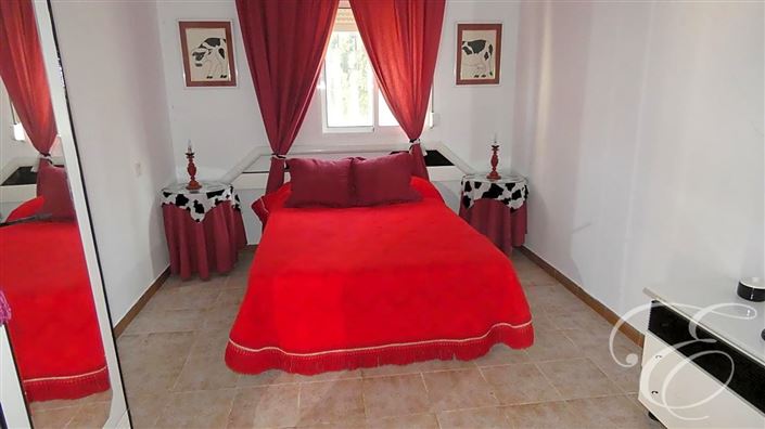 Image No.11-6 Bed Property for sale