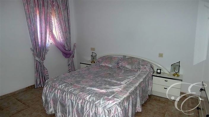 Image No.14-6 Bed Property for sale