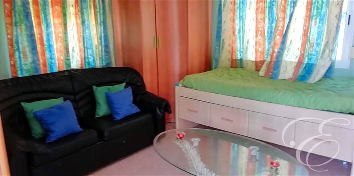 Image No.17-6 Bed Property for sale