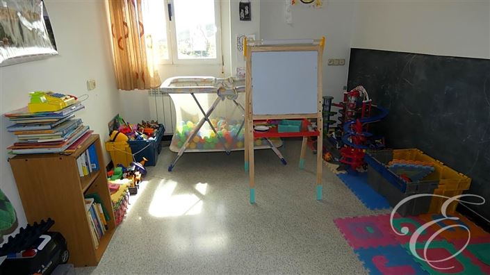 Image No.10-7 Bed Property for sale