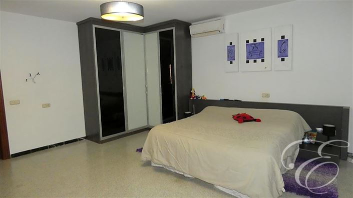 Image No.19-7 Bed Property for sale