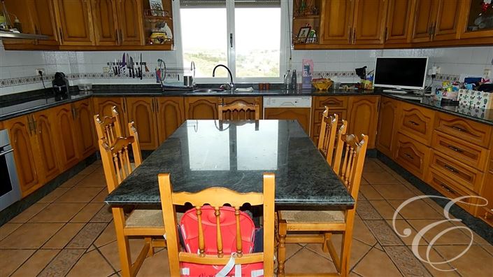 Image No.8-7 Bed Property for sale