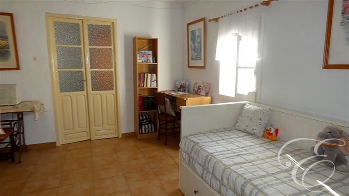 Image No.10-5 Bed Property for sale