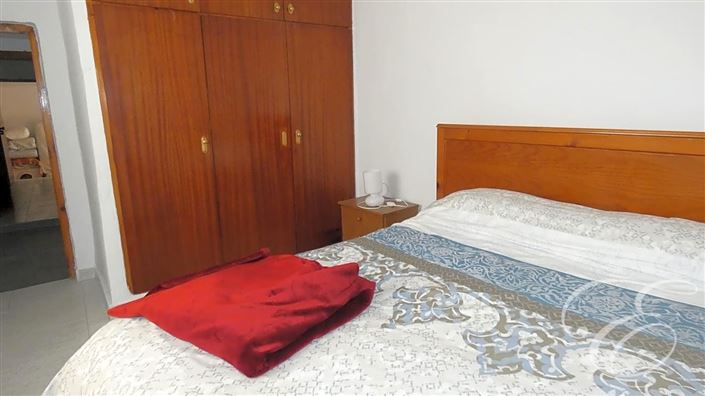 Image No.12-5 Bed Property for sale