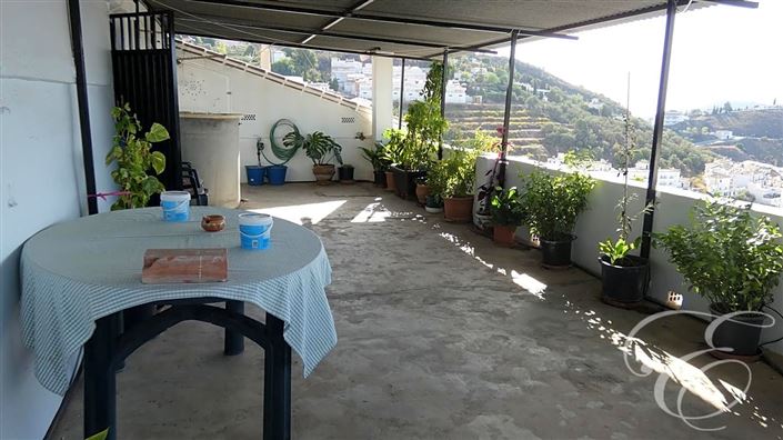 Image No.2-5 Bed Property for sale