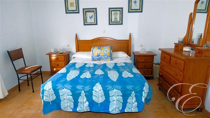 Image No.9-5 Bed Property for sale