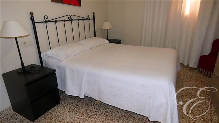 Image No.10-6 Bed Property for sale