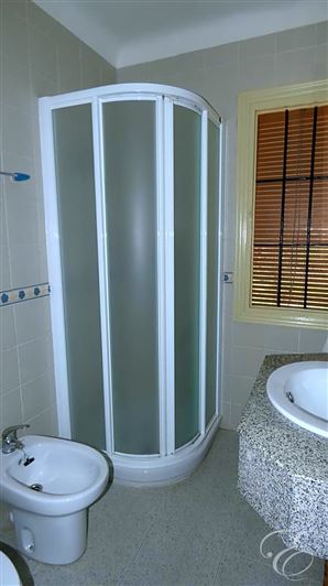 Image No.12-6 Bed Property for sale