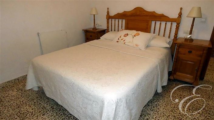 Image No.14-6 Bed Property for sale