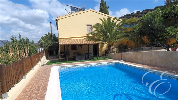 Image No.2-6 Bed Property for sale