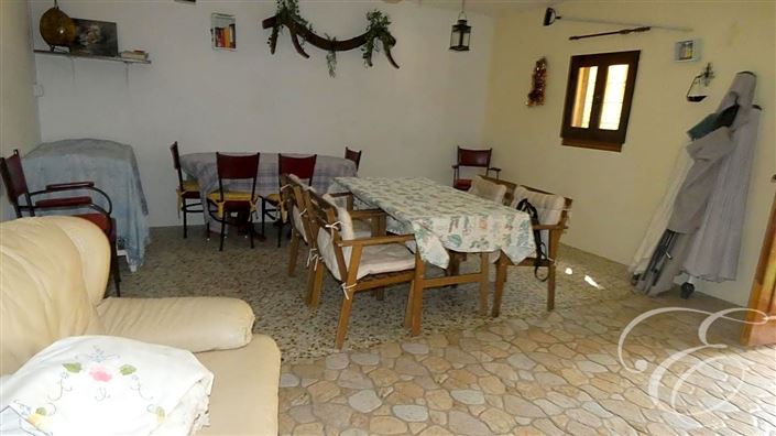 Image No.20-6 Bed Property for sale