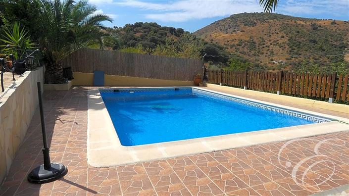 Image No.24-6 Bed Property for sale