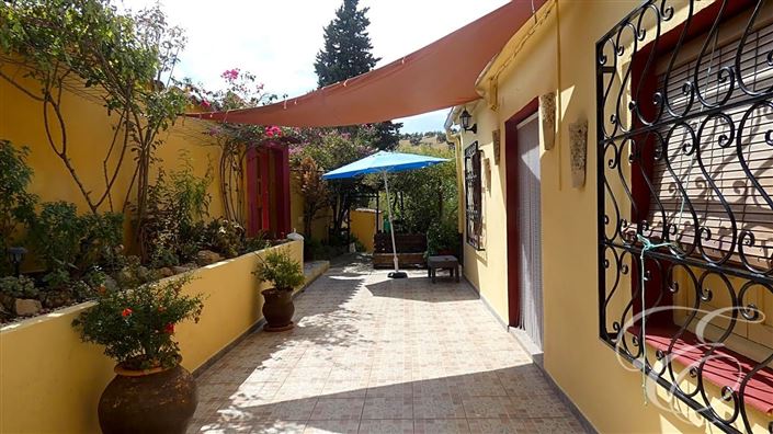 Image No.5-6 Bed Property for sale