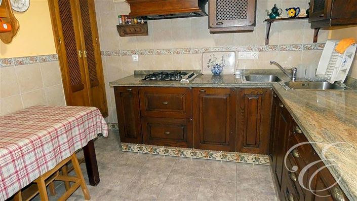 Image No.6-6 Bed Property for sale