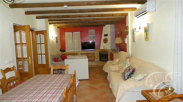 Image No.8-6 Bed Property for sale