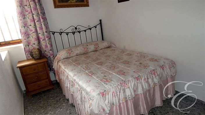 Image No.15-6 Bed Property for sale