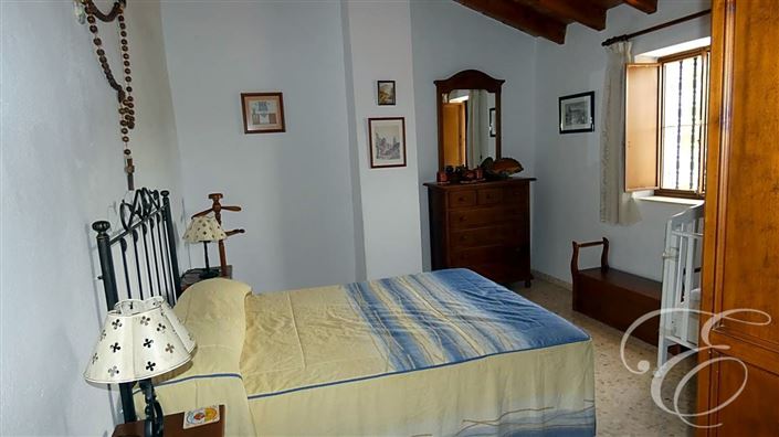 Image No.5-6 Bed Property for sale