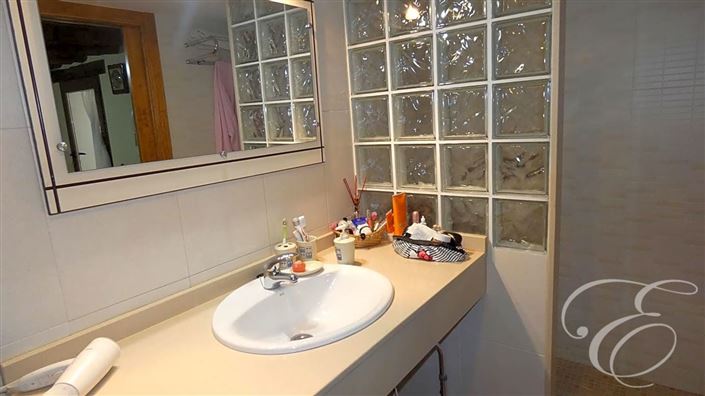 Image No.6-5 Bed Property for sale