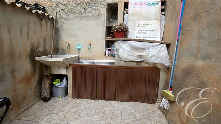 Image No.8-5 Bed Property for sale