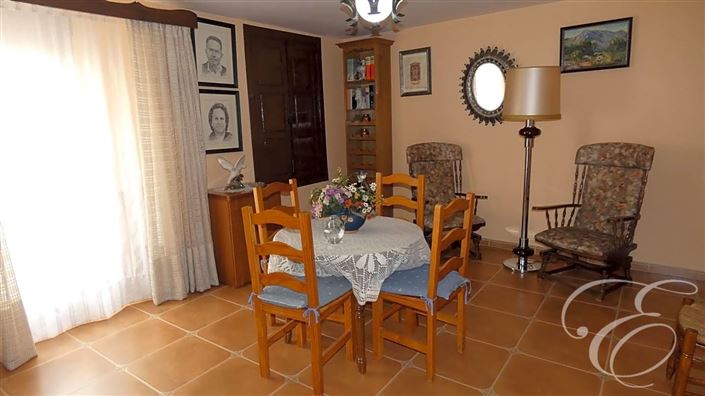 Image No.10-5 Bed Property for sale