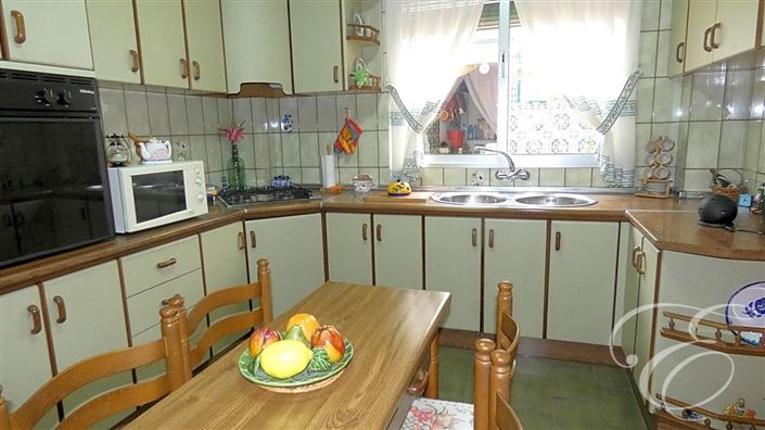 Image No.13-4 Bed Property for sale