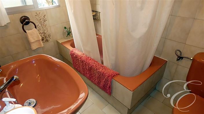 Image No.14-4 Bed Property for sale