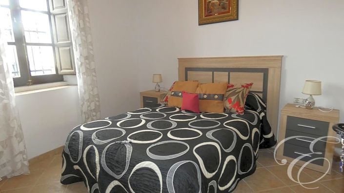 Image No.8-6 Bed Property for sale