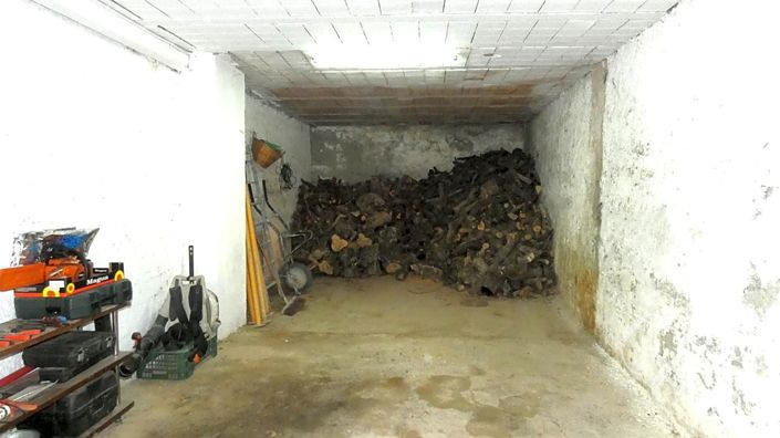 Image No.17-3 Bed Property for sale