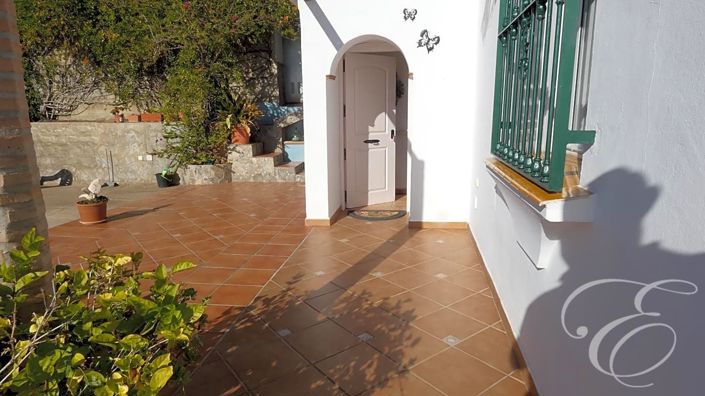 Image No.17-4 Bed Property for sale