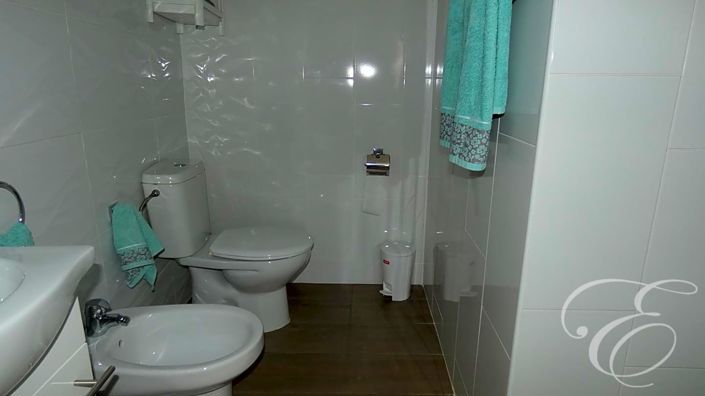 Image No.28-4 Bed Property for sale