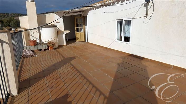 Image No.12-3 Bed Property for sale