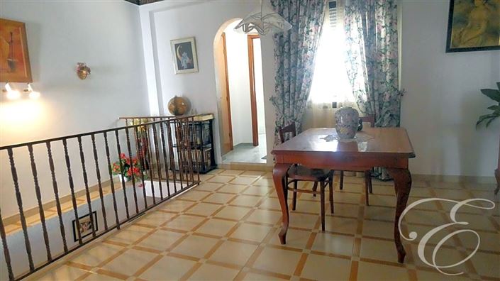 Image No.7-6 Bed Property for sale