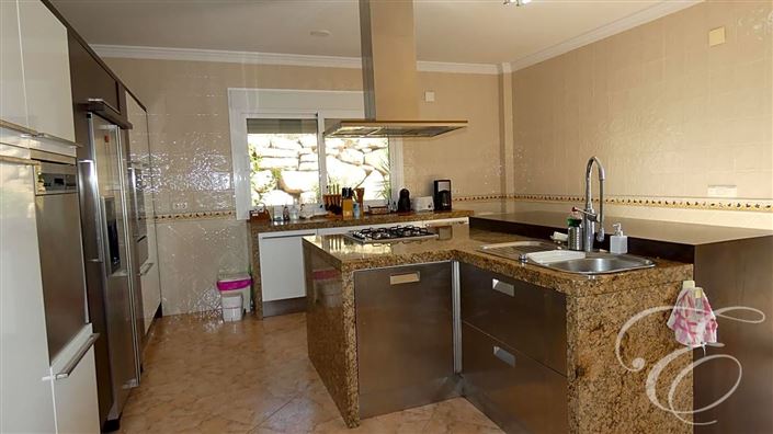 Image No.5-4 Bed Property for sale