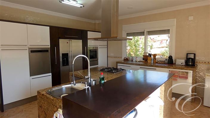 Image No.6-4 Bed Property for sale