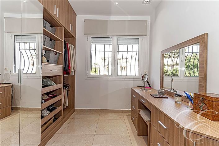 Image No.14-6 Bed Property for sale