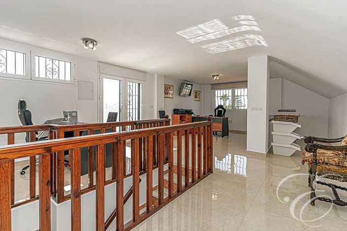 Image No.18-6 Bed Property for sale