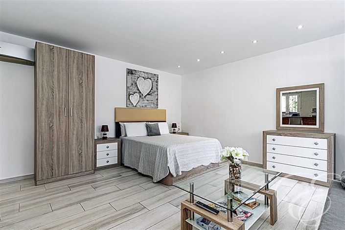 Image No.29-6 Bed Property for sale