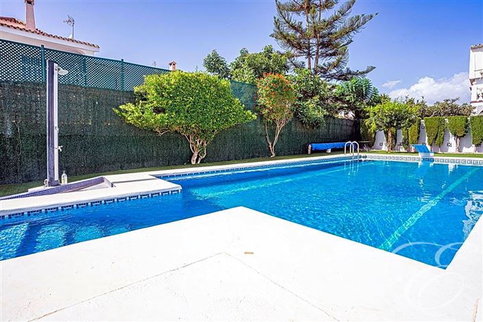 Image No.30-6 Bed Property for sale