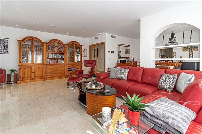 Image No.4-6 Bed Property for sale