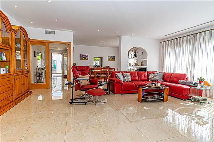 Image No.5-6 Bed Property for sale