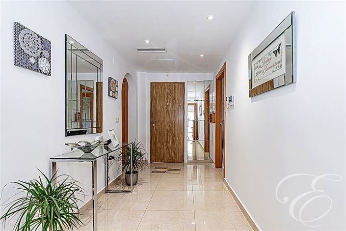 Image No.7-6 Bed Property for sale