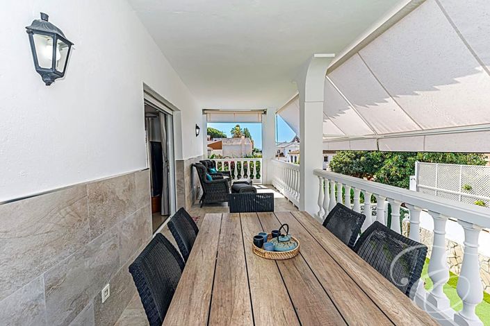 Image No.10-6 Bed Property for sale