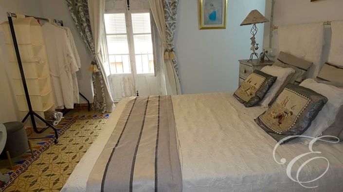 Image No.16-7 Bed Property for sale